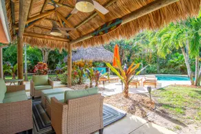 Chic Tropical Oasis Tikibar+Pool - Image 2