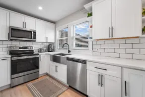 Just Renovated 3BR Steps to the Beach - Image 3