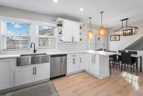Just Renovated 3BR Steps to the Beach - Image 4