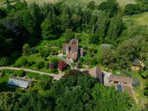 Cosy Rustic Cottage in Jacobean Farmhouse grounds - Image 2