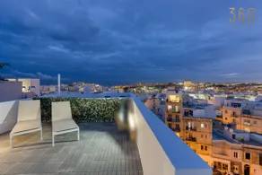 Beautiful 3BR Triplex penthouse with Hot-Tub by 360 Estates - Image 5