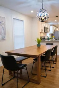 4-bed / 2-bath Modern Condo Minutes from Downtown - Image 5
