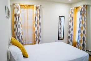 4-bed / 2-bath Modern Condo Minutes from Downtown - Image 4