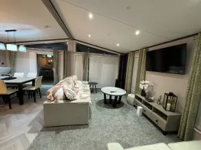 6 berth, luxury lodge Golden Gate Holiday Centre - Image 4
