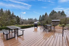 Big home on 3 acres in the City - Image 5