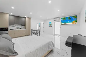 XL Luxury Room - Image 5