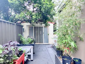 Private (local living) Studio in Mascot, airport. - Image 3