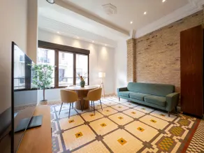Heart of City: 3BR/3BA Modern Stay mosaic tiles - Image 3