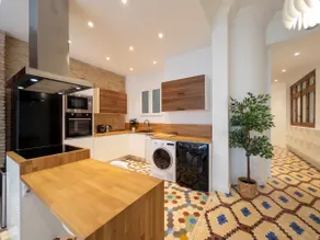 Heart of City: 3BR/3BA Modern Stay mosaic tiles - Image 2