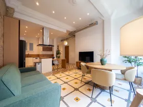 Heart of City: 3BR/3BA Modern Stay mosaic tiles - Image 4