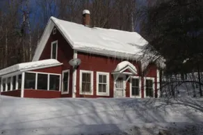Charming, Dog-Friendly Warren Village Home - Image 3
