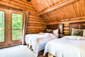 Luxury Log Cabin | Hot Tub, Pool Table & Lakeview - Image 3