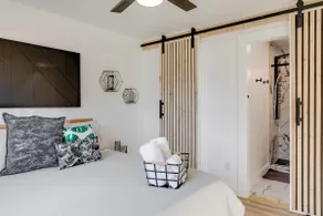 Cute Condo, Steps to Downtown Bars & Restaurants - Image 3