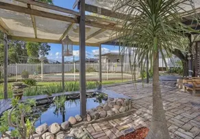 Cessnock views by the pool - Image 4