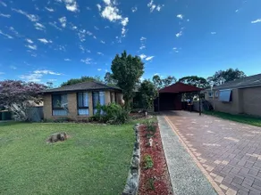 Cessnock views by the pool - Image 2