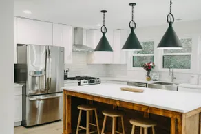 Chic Modern Farmhouse: Cozy & Stylish Escape - Image 5