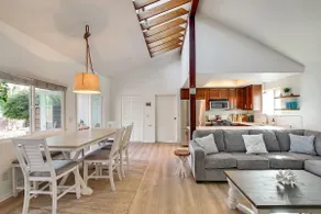 Beachy & Spacious Home in Carp - Image 5