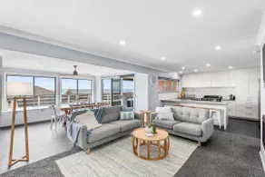 Hood Road Beach House- Hamptons inspired sleeps 9 - Image 2