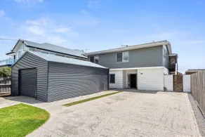 Hood Road Beach House- Hamptons inspired sleeps 9 - Image 4