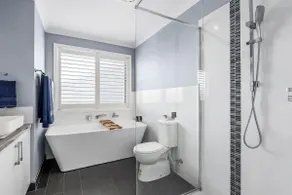 Hood Road Beach House- Hamptons inspired sleeps 9 - Image 4