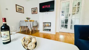 "The Cromwell" I Contractor's Haven Borehamwood I 3 - 6 Beds I Free Parking, Netflix & Sky Sports - Image 2