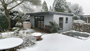 A Cosy Garden Room. - Image 2