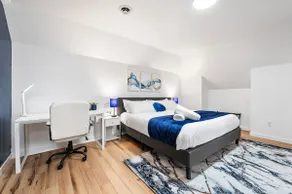 Spacious Double King bed Penthouse Suite - Image 2