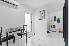 Cozy Luxury Room - Image 4