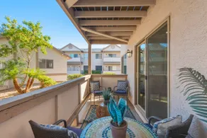 *NEW* Remodeled Tempe Pool View Condo Walk to Mill - Image 5