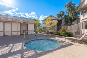 *NEW* Remodeled Tempe Pool View Condo Walk to Mill - Image 3