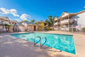 *NEW* Remodeled Tempe Pool View Condo Walk to Mill - Image 2