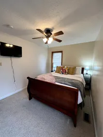 Charming 2 bedroom home; hot tub - Image 3