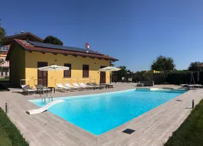 Studio apartment in residence with pool - Image 4