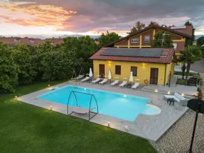 Studio apartment in residence with pool - Image 3