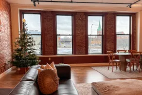 Luxurious 2 BR Loft - Image 2