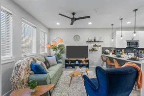 Elegant 2BD Townhome 7TH St Walkable - Image 3
