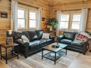 Lured to the Lake cabin w/ HOT TUB and Patoka pass - Image 2