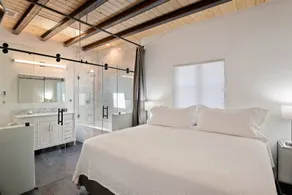 Casita de Firestone 8 min walk Plaza. Cozy Contemp - Image 2