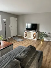 Large brick 3 Bed/1 bath house with fenced yard - Image 3