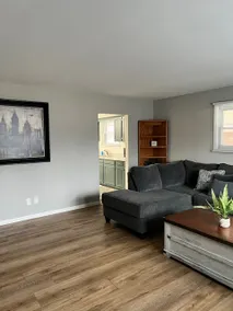 Large brick 3 Bed/1 bath house with fenced yard - Image 2