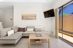 Beachside Gem in Doubleview, Free Wi-Fi, Parking - Image 3