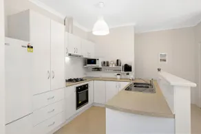 Beachside Gem in Doubleview, Free Wi-Fi, Parking - Image 2