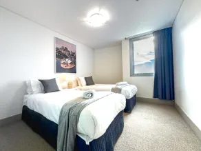 Stunning 4-Brs Apt with Darling Harbour Views! - Image 5
