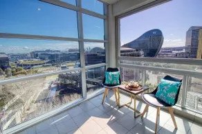 Stunning 4-Brs Apt with Darling Harbour Views! - Image 3