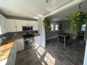 Spacious Farmhouse, 8 Mins to Providence - Image 2