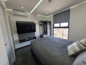 Luxury 2-Bedroom Apt in Downtown w/Free Parking - Image 3