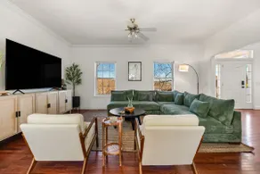 8 min to Downtown • 6000 SF • Sauna • Hot Tub - Image 5