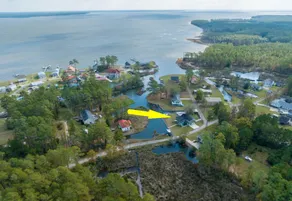 Waterfront Anglers Hideaway - Image 2