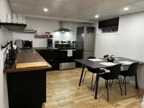 Renovated private apartment in Laval - Image 3