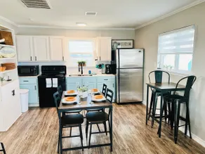 1 Min Walk to Beach! | Sleeps 6 | Just Beachy - Image 2